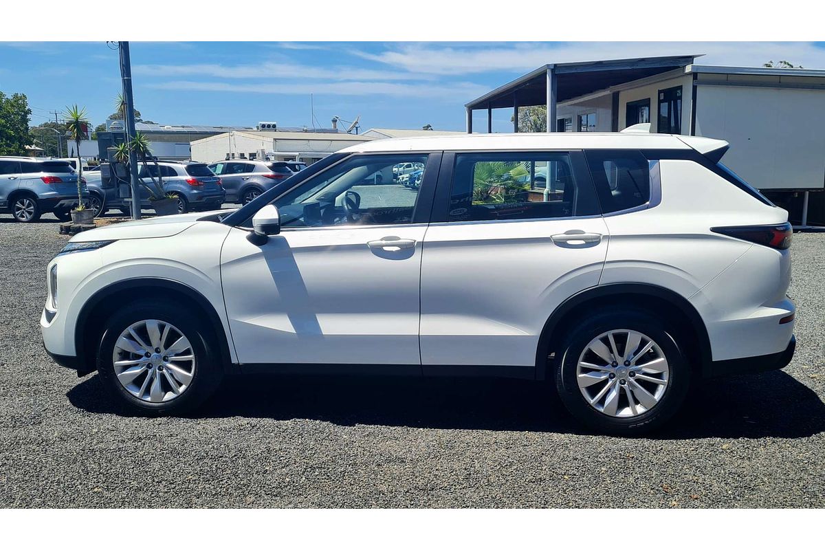 2025 Mitsubishi Outlander ES ZM