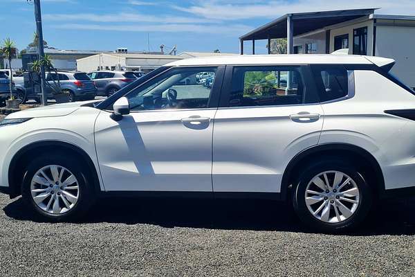 2025 Mitsubishi Outlander ES ZM