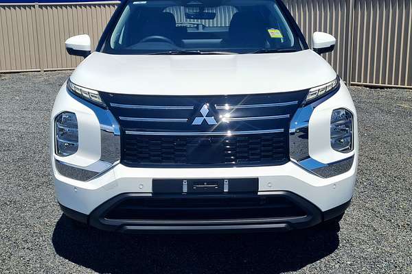 2025 Mitsubishi Outlander ES ZM