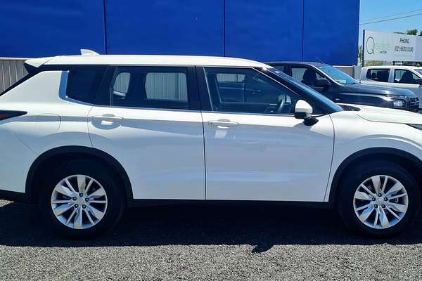 2025 Mitsubishi Outlander ES ZM