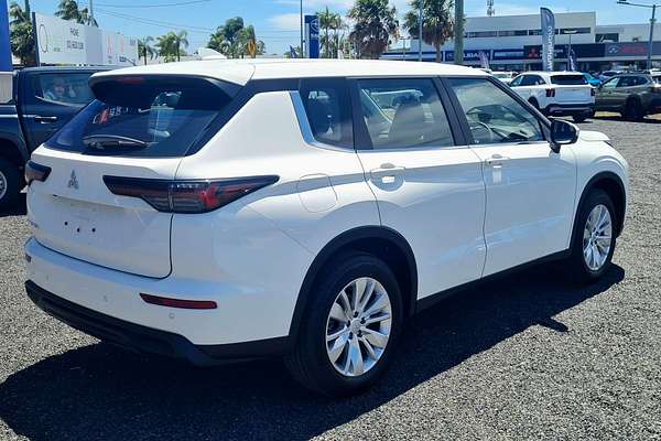 2025 Mitsubishi Outlander ES ZM