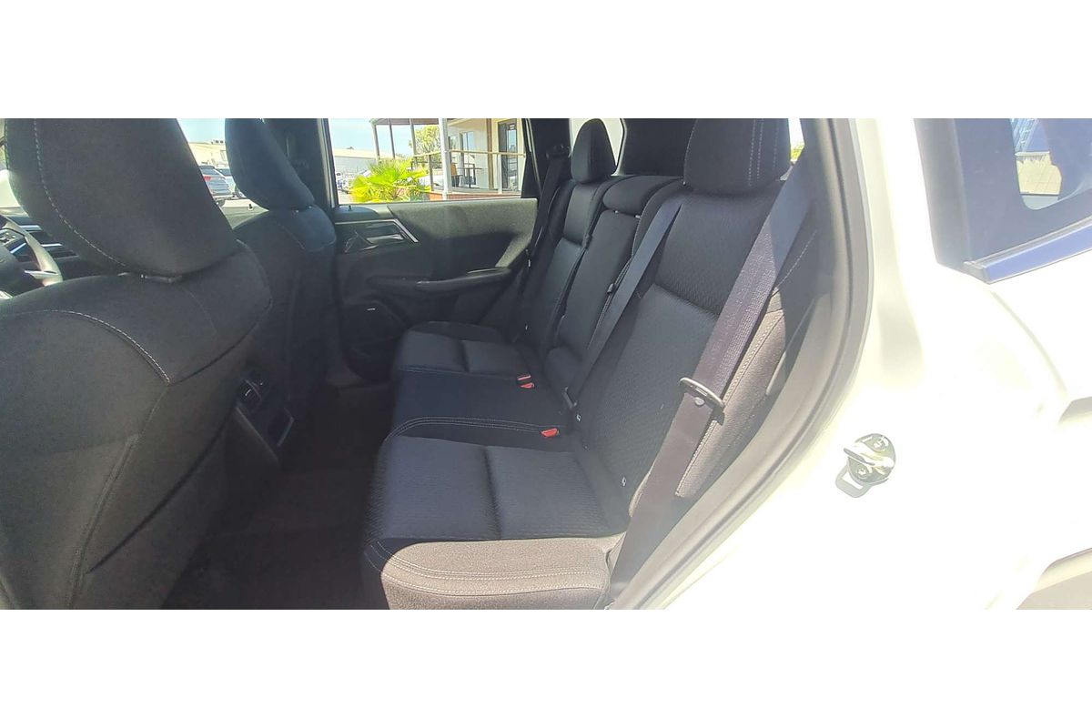 2025 Mitsubishi Outlander ES ZM