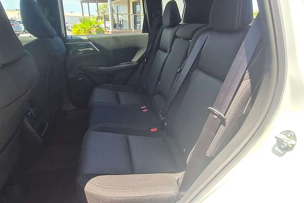 2025 Mitsubishi Outlander ES ZM