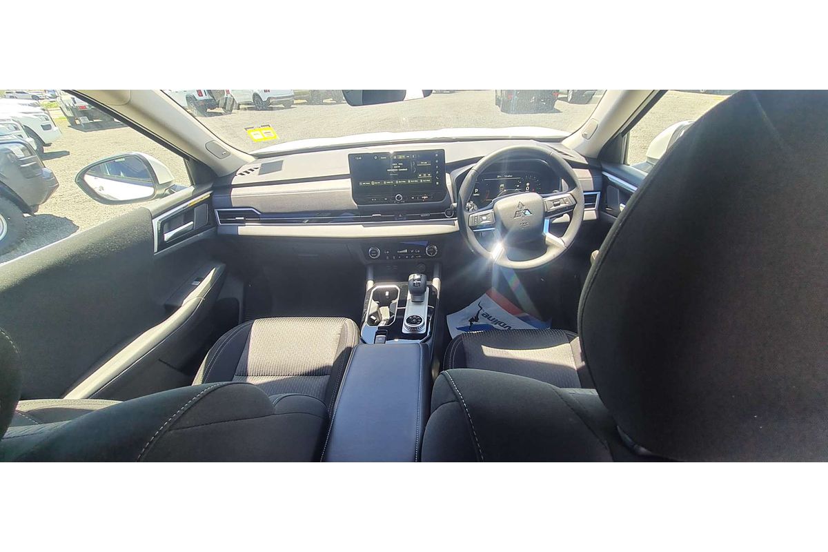 2025 Mitsubishi Outlander ES ZM