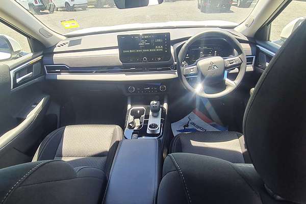 2025 Mitsubishi Outlander ES ZM