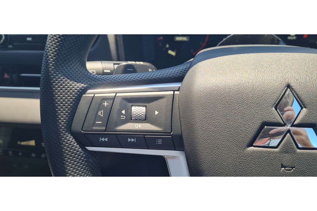 2025 Mitsubishi Outlander ES ZM