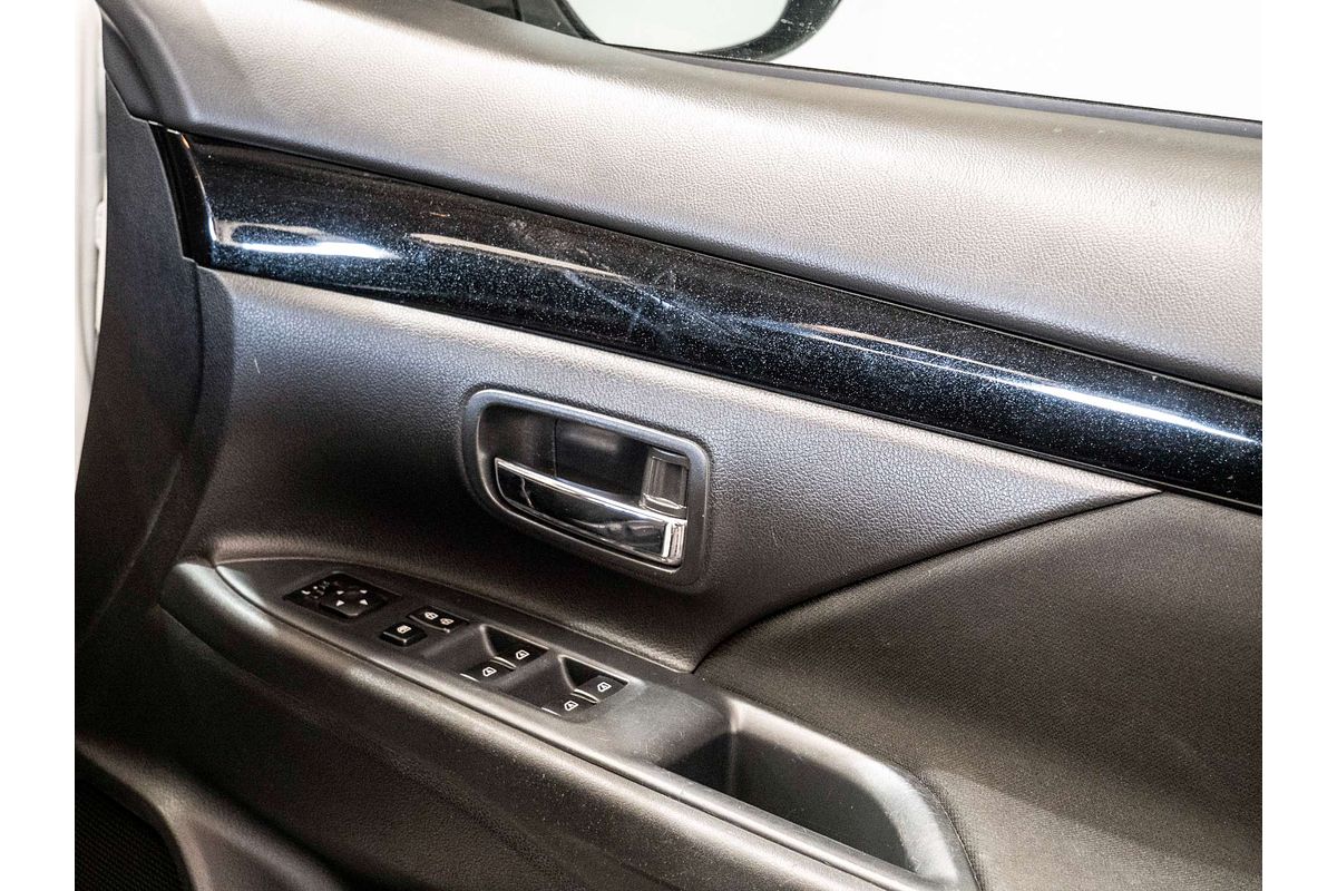 2020 Mitsubishi Outlander ES ZL