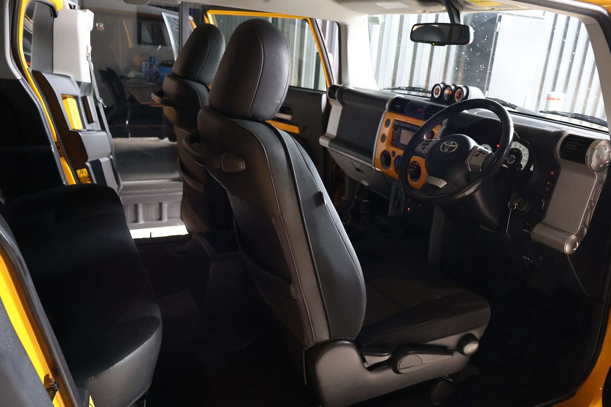 2011 Toyota FJ Cruiser GSJ15R