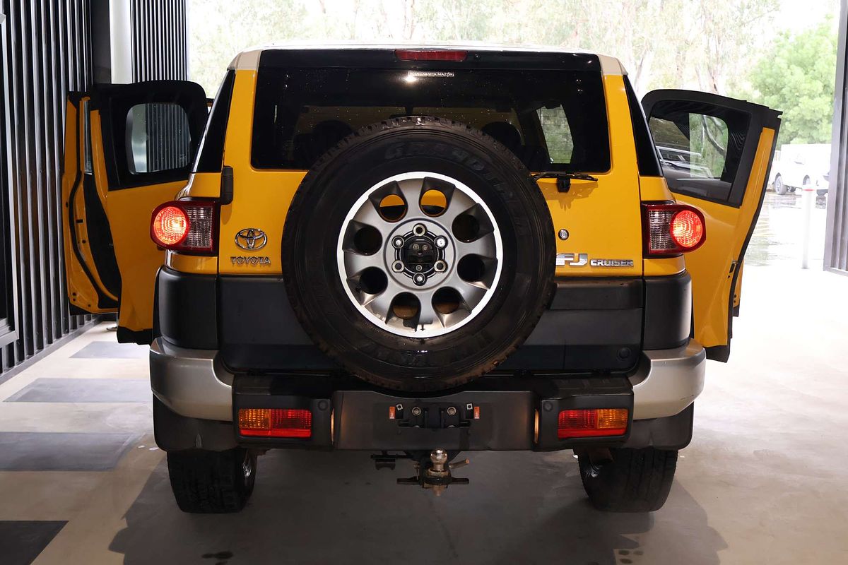 2011 Toyota FJ Cruiser GSJ15R