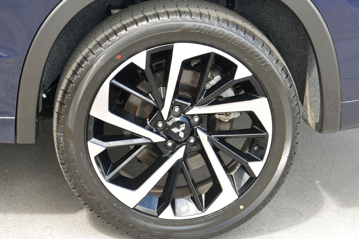 2024 Mitsubishi Outlander PHEV Exceed ZM