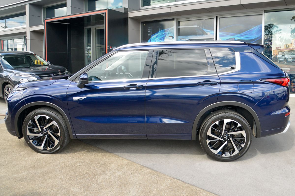 2024 Mitsubishi Outlander PHEV Exceed ZM