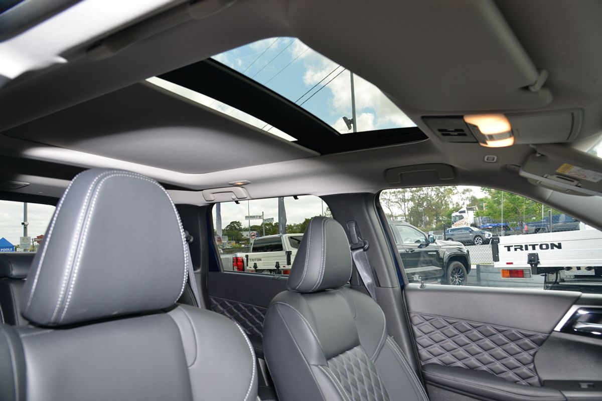 2024 Mitsubishi Outlander PHEV Exceed ZM