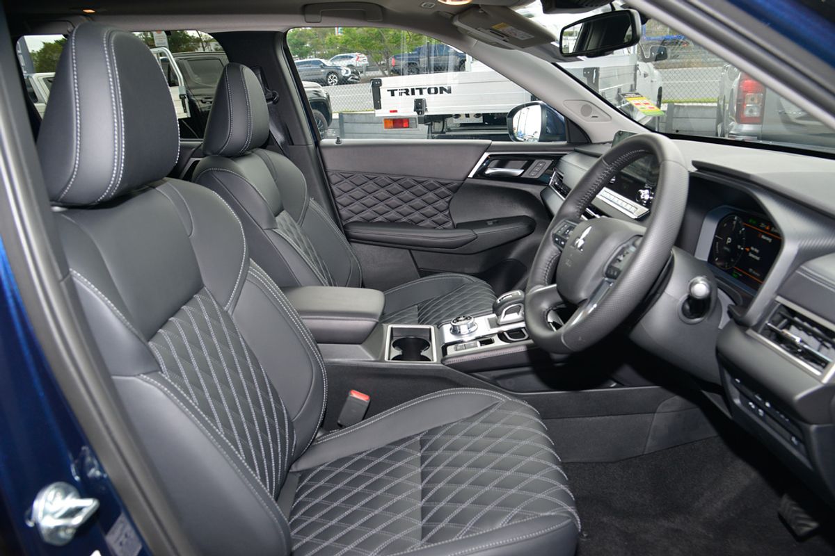 2024 Mitsubishi Outlander PHEV Exceed ZM