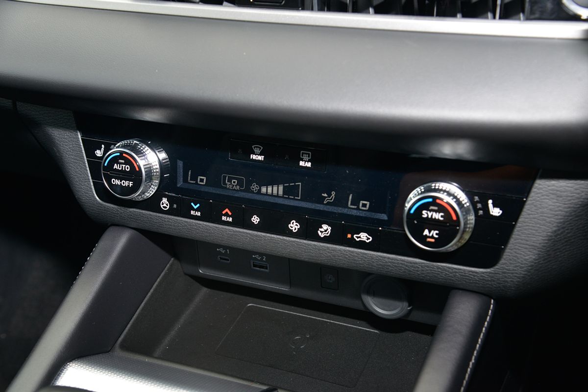 2024 Mitsubishi Outlander PHEV Exceed ZM