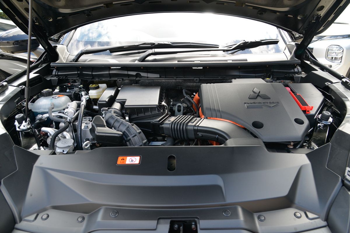 2024 Mitsubishi Outlander PHEV GSR ZM