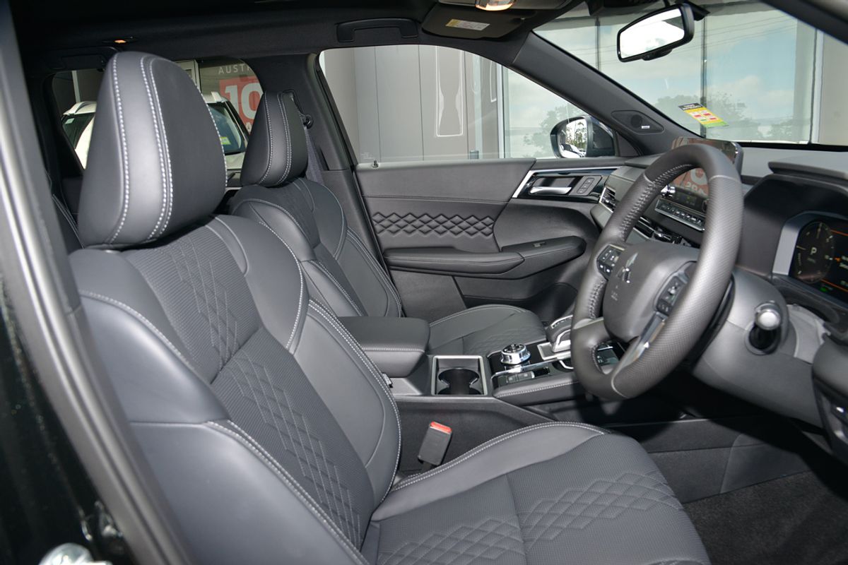 2024 Mitsubishi Outlander PHEV GSR ZM