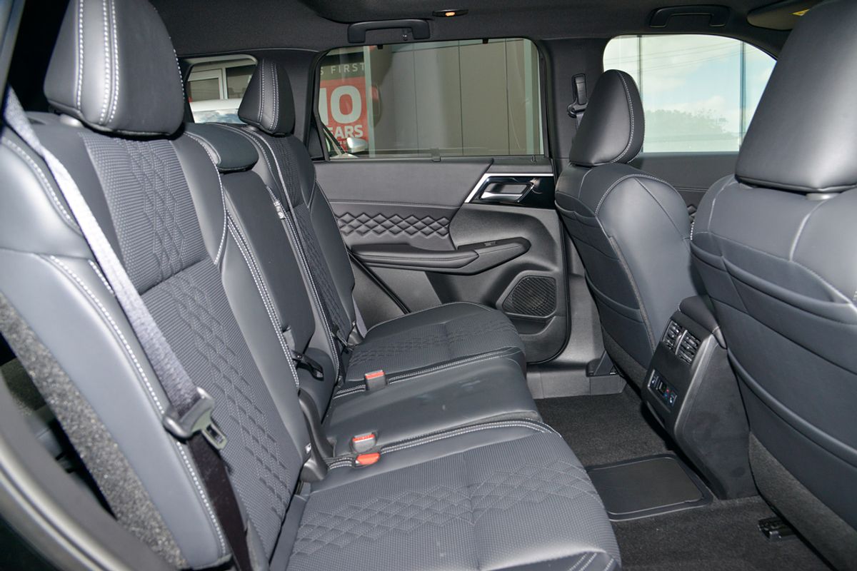 2024 Mitsubishi Outlander PHEV GSR ZM