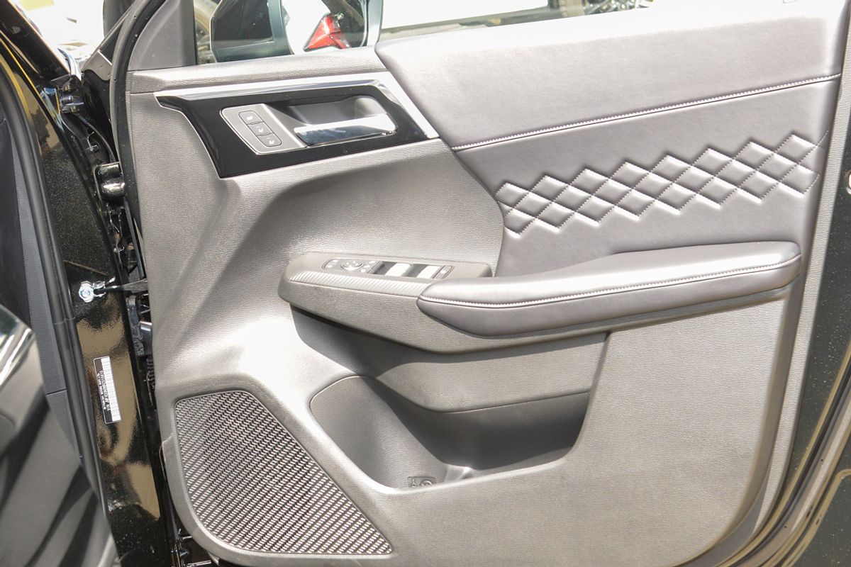 2024 Mitsubishi Outlander PHEV GSR ZM