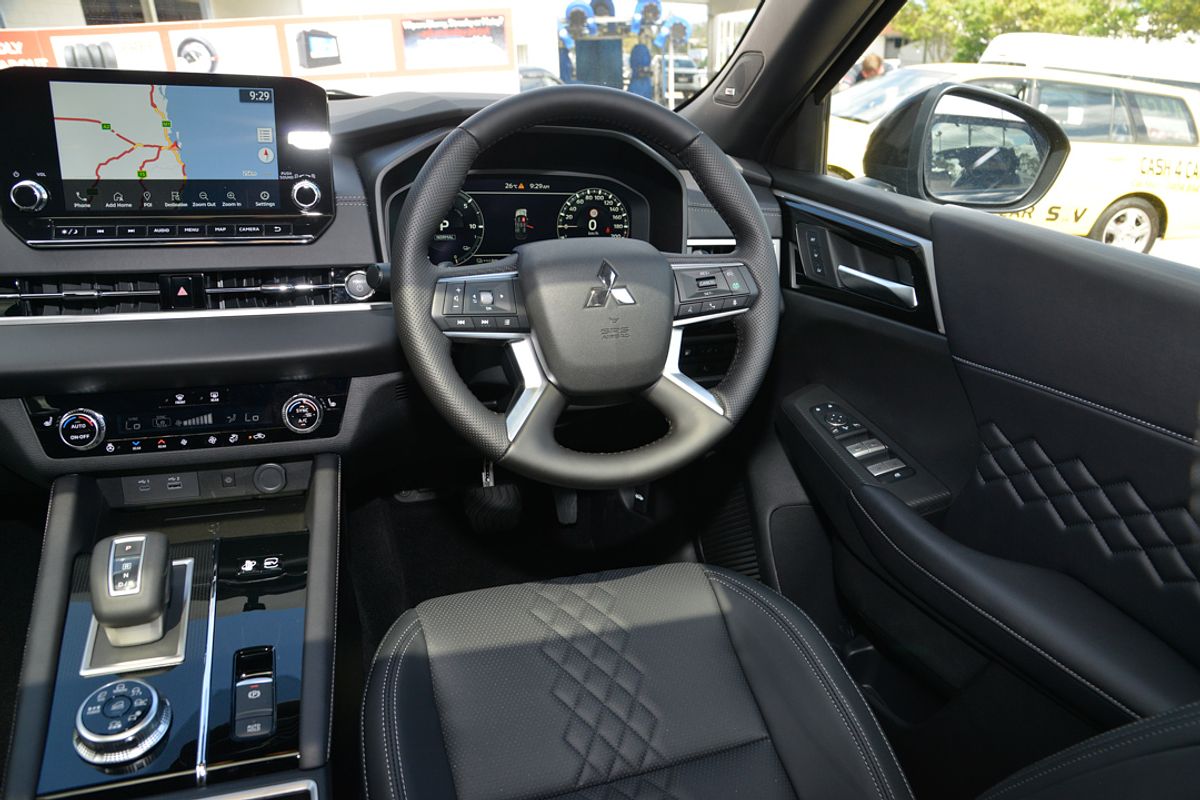 2024 Mitsubishi Outlander PHEV GSR ZM