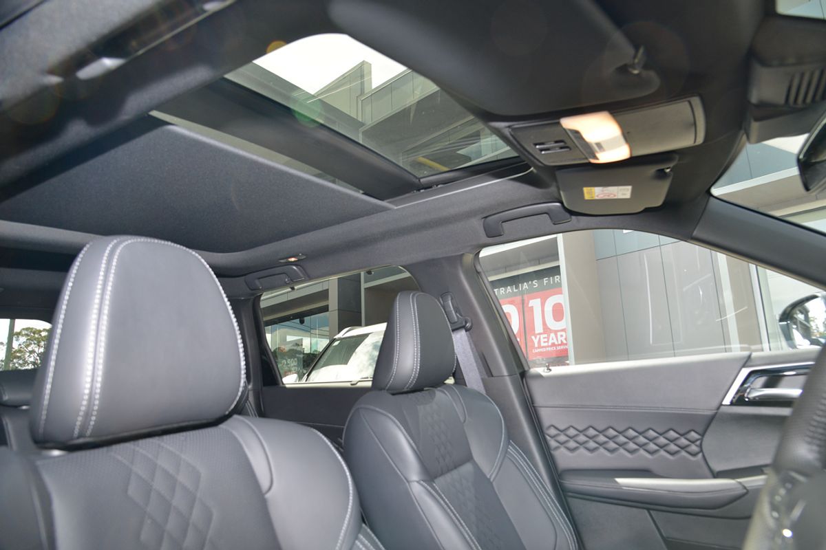 2024 Mitsubishi Outlander PHEV GSR ZM