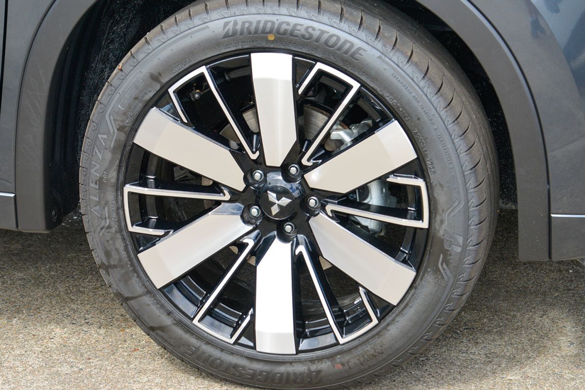 2025 Mitsubishi Outlander Exceed ZM