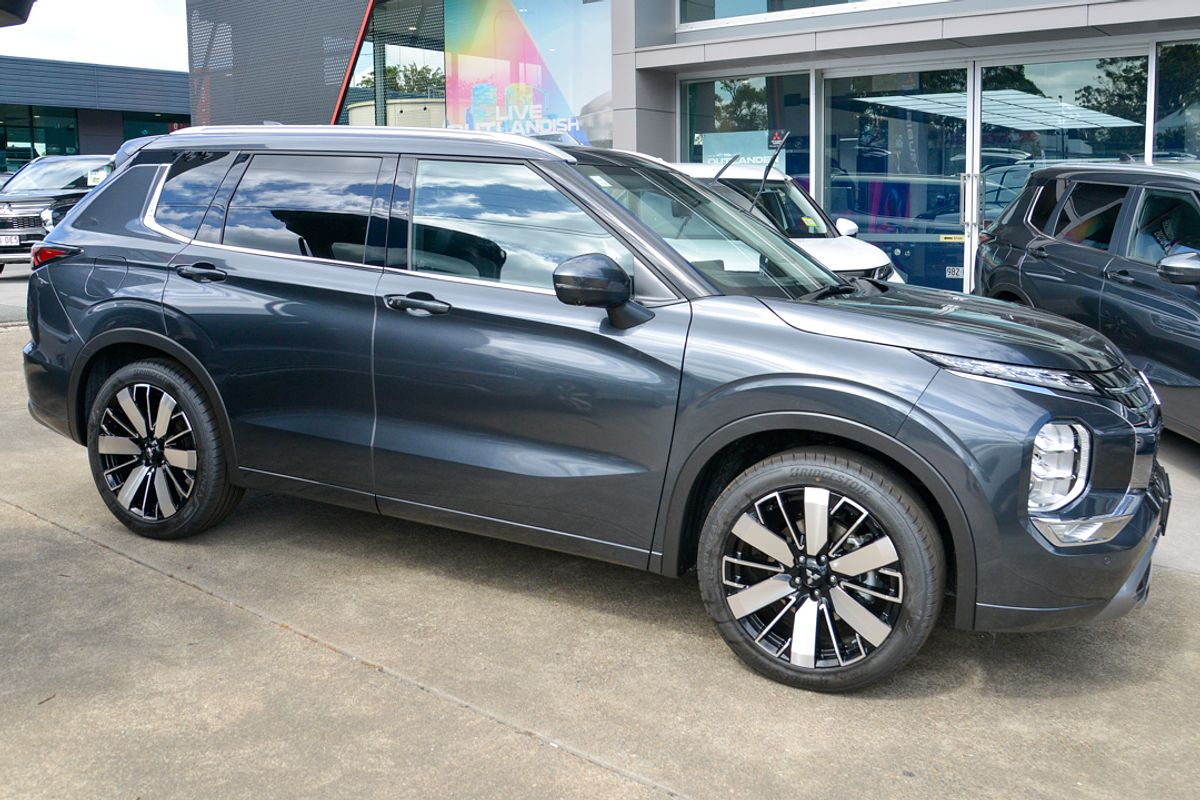 2025 Mitsubishi Outlander Exceed ZM