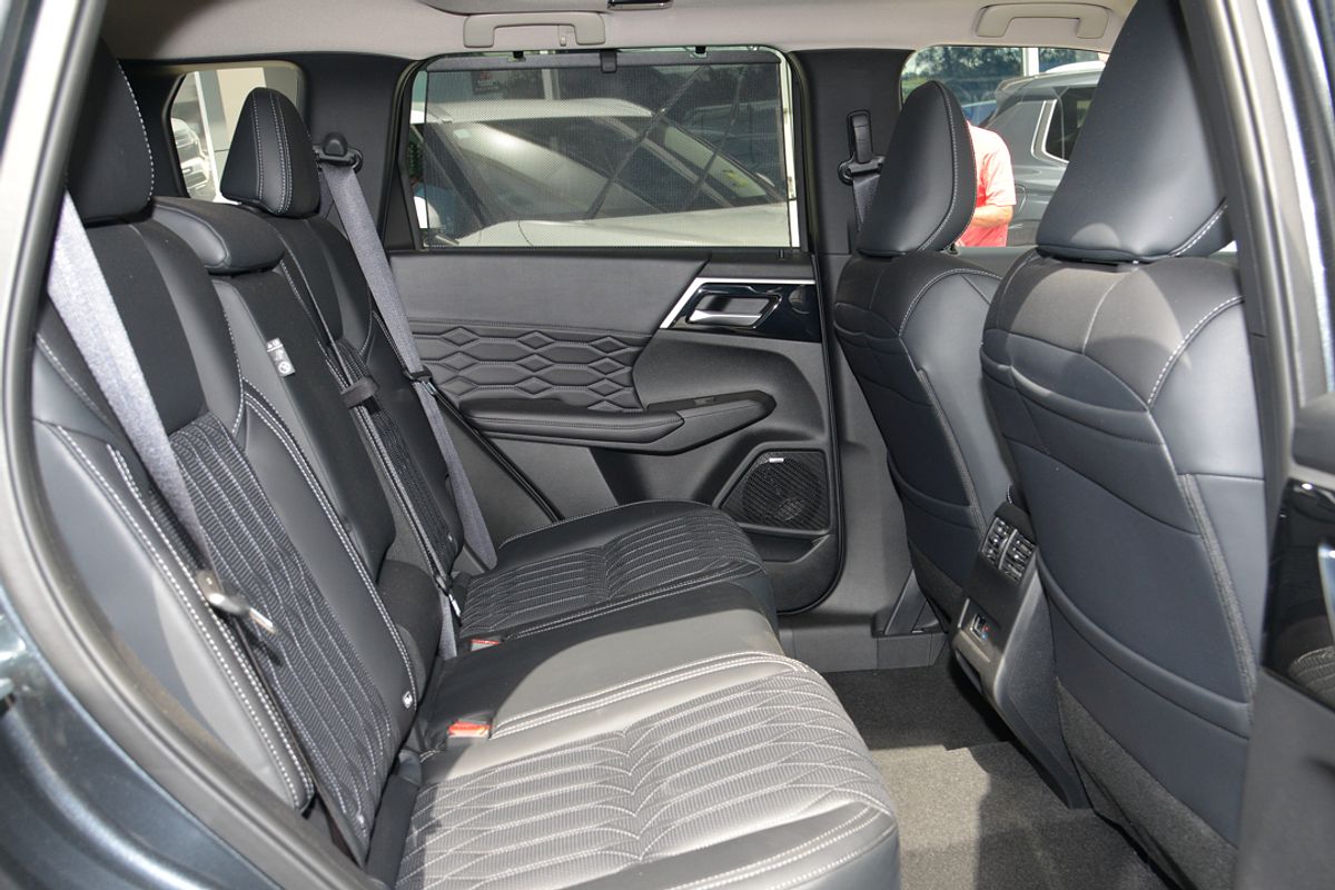 2025 Mitsubishi Outlander Exceed ZM