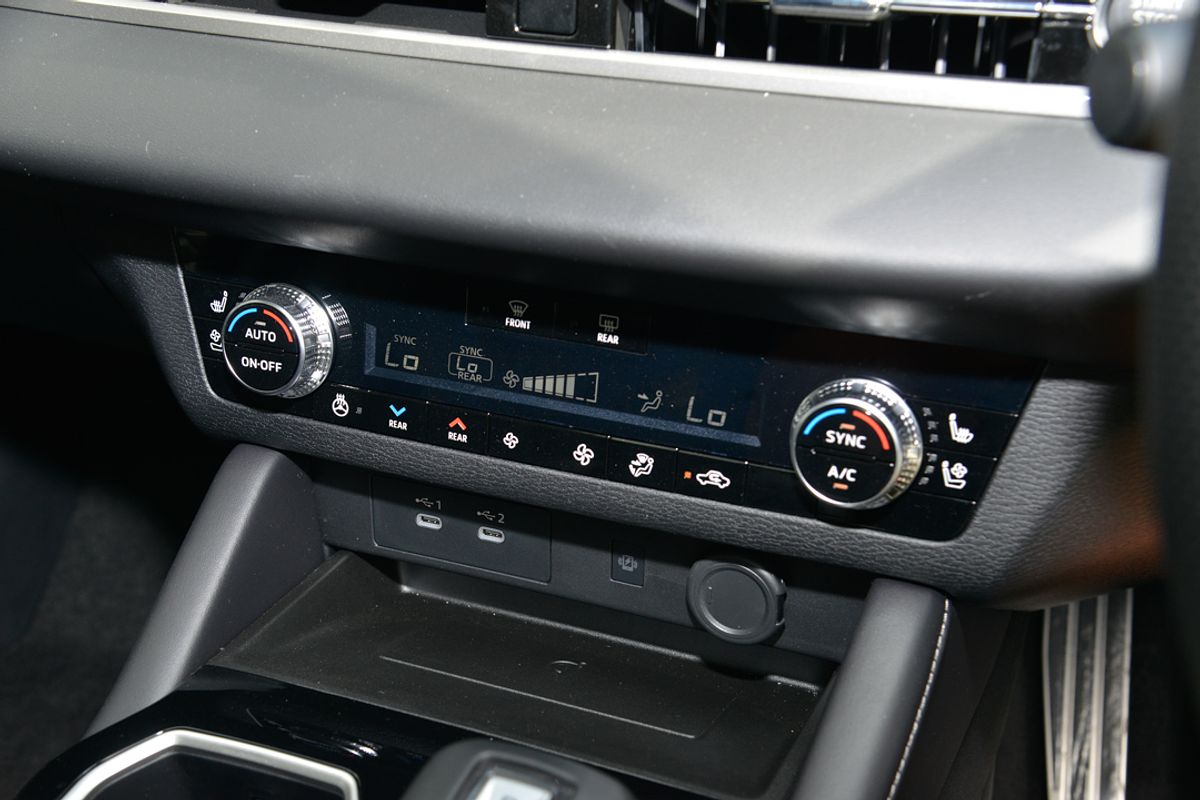 2025 Mitsubishi Outlander Exceed ZM