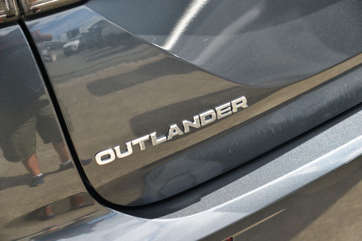 2025 Mitsubishi Outlander Exceed ZM