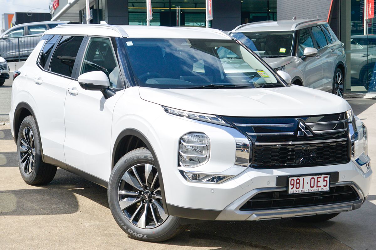 2025 Mitsubishi Outlander LS ZM