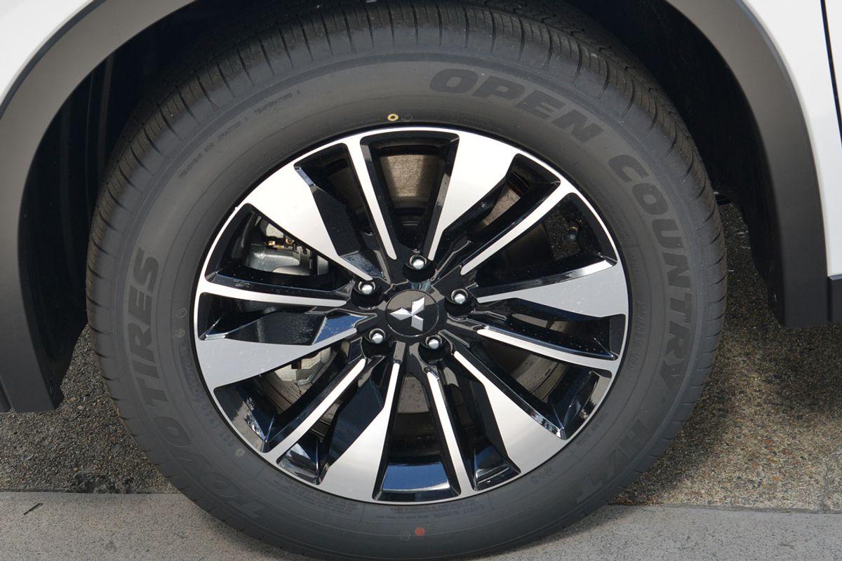 2025 Mitsubishi Outlander LS ZM