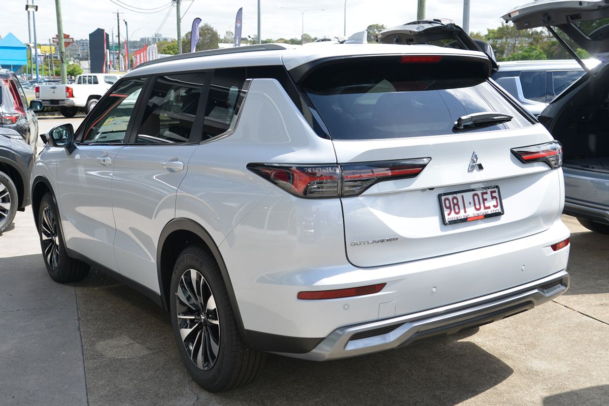 2025 Mitsubishi Outlander LS ZM