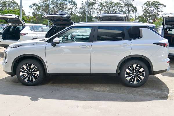 2025 Mitsubishi Outlander LS ZM