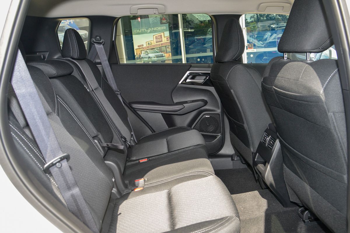 2025 Mitsubishi Outlander LS ZM