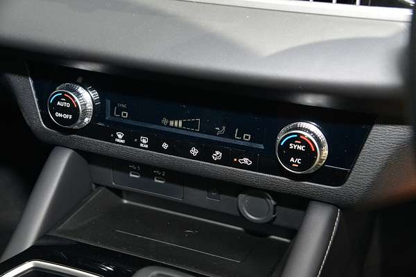 2025 Mitsubishi Outlander LS ZM