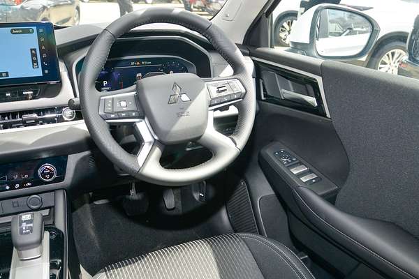 2025 Mitsubishi Outlander LS ZM