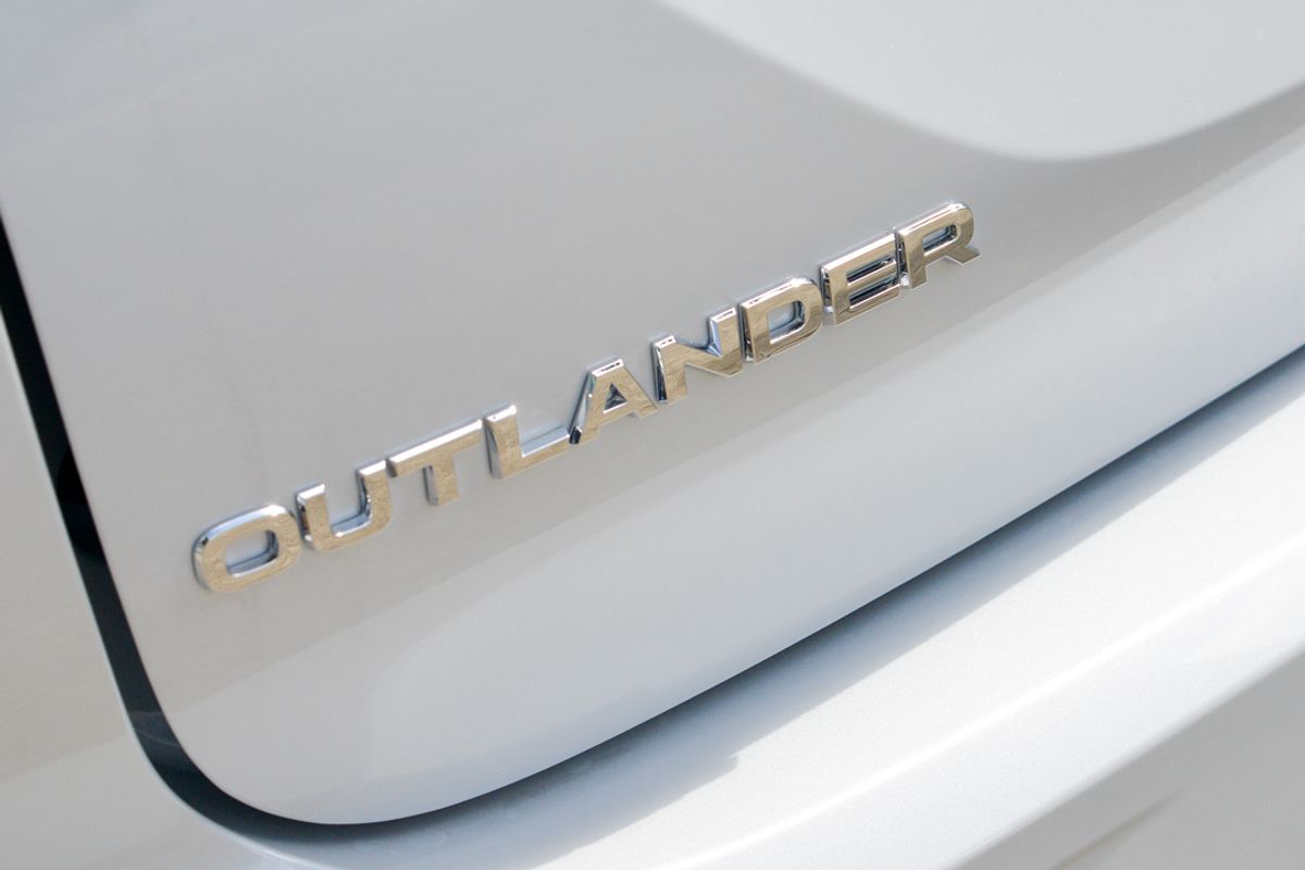 2025 Mitsubishi Outlander LS ZM