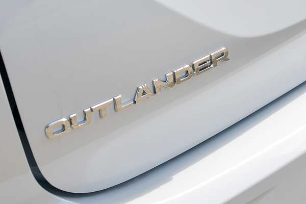 2025 Mitsubishi Outlander LS ZM