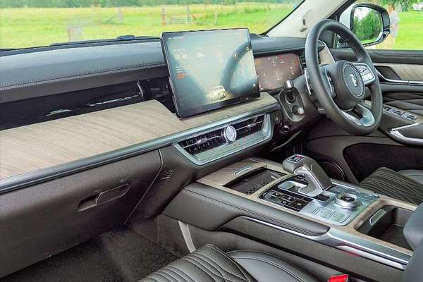 2024 GWM Tank 500 Lux Hybrid P03
