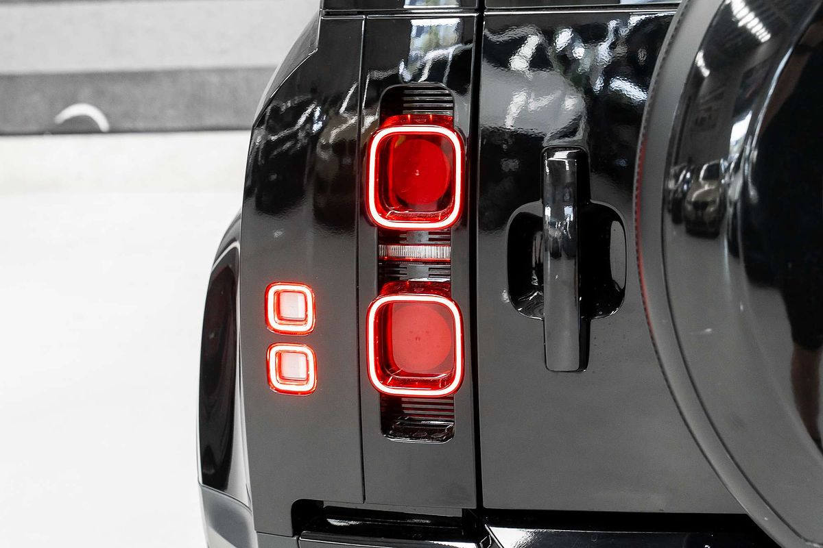 2024 Land Rover Defender 110 P300 S L663