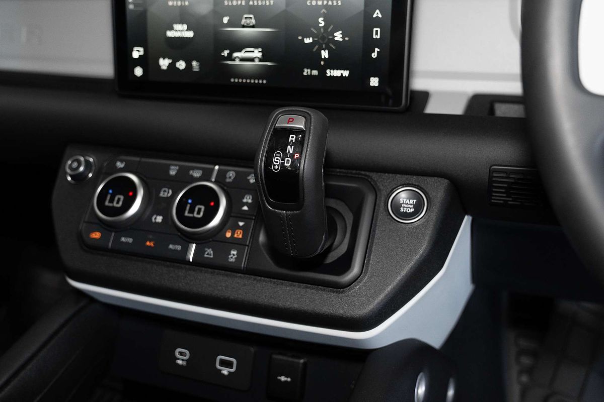 2024 Land Rover Defender 110 P300 S L663
