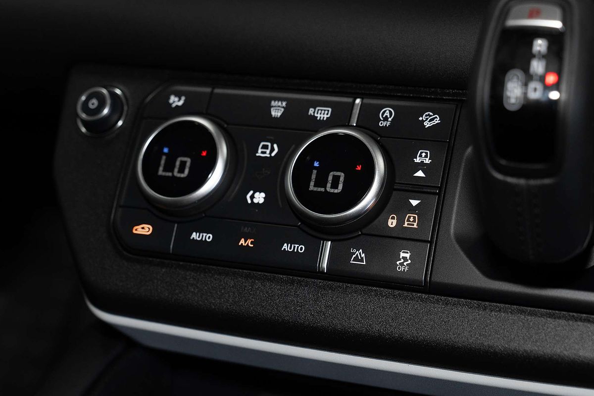 2024 Land Rover Defender 110 P300 S L663