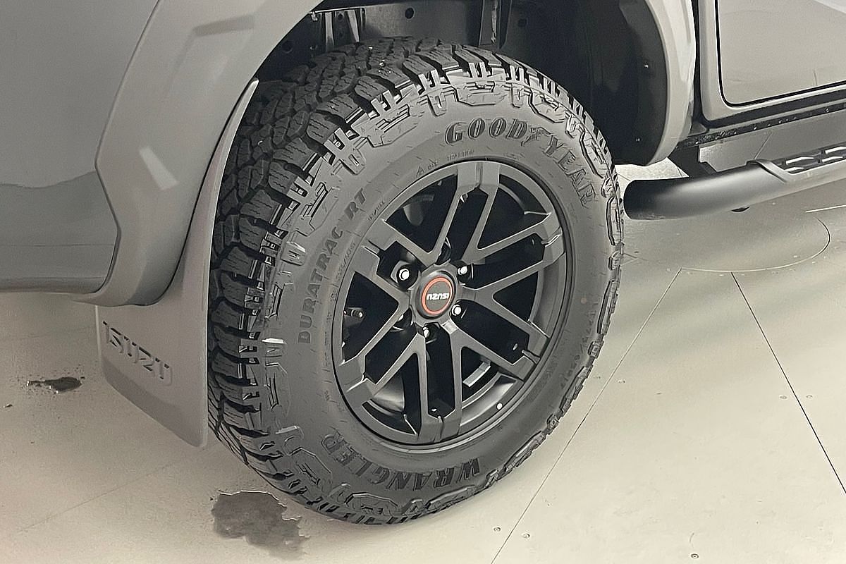 2024 Isuzu D-MAX BLADE 4X4