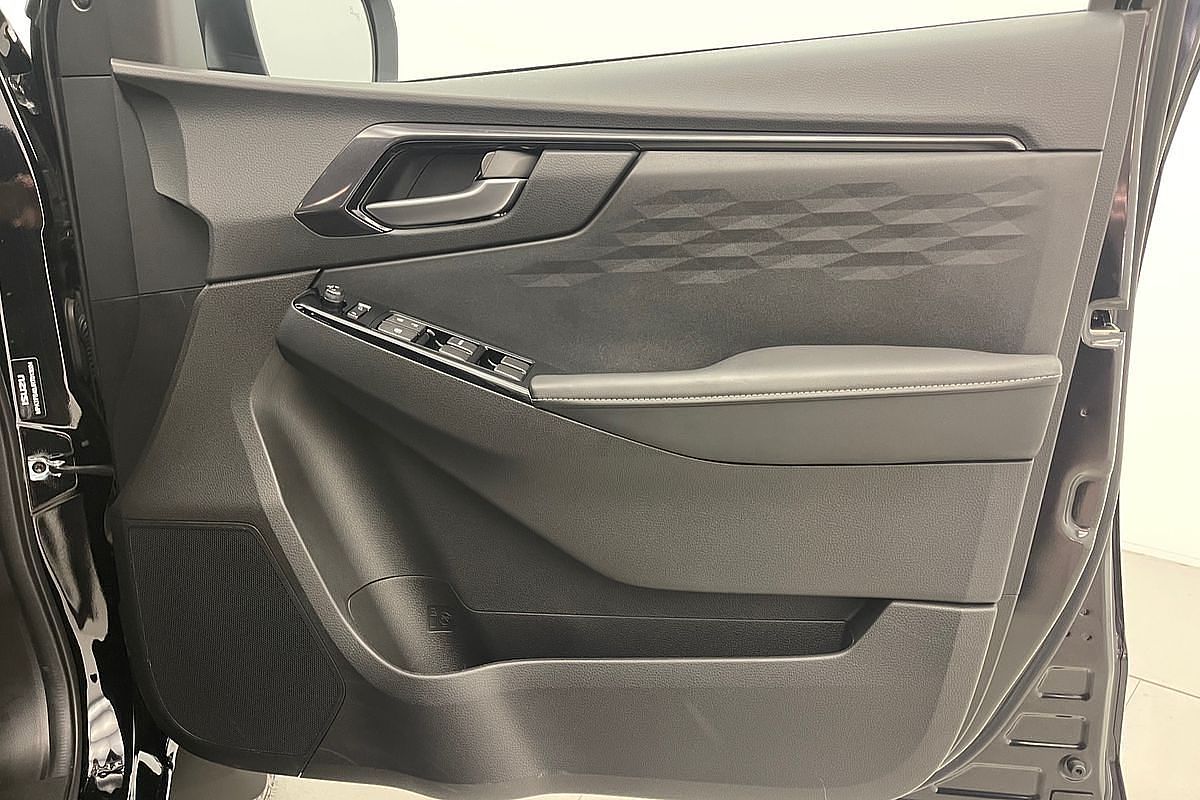 2024 Isuzu D-MAX BLADE 4X4