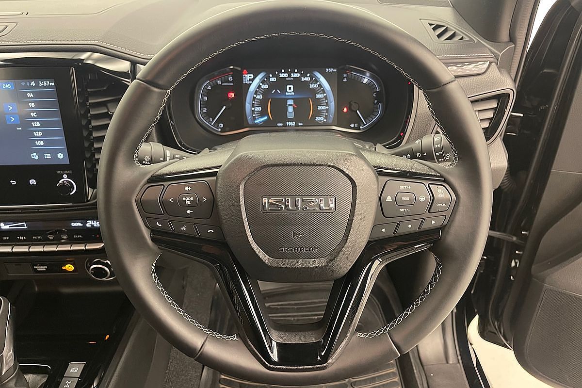 2024 Isuzu D-MAX BLADE 4X4