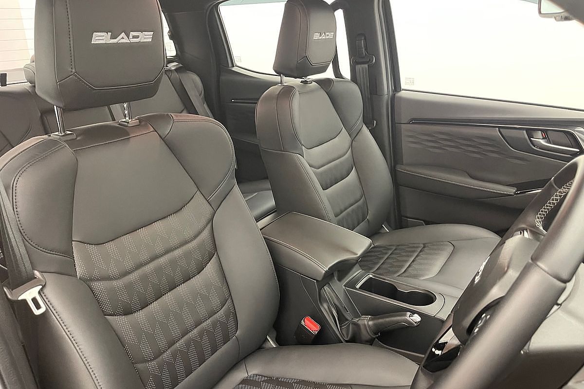 2024 Isuzu D-MAX BLADE 4X4