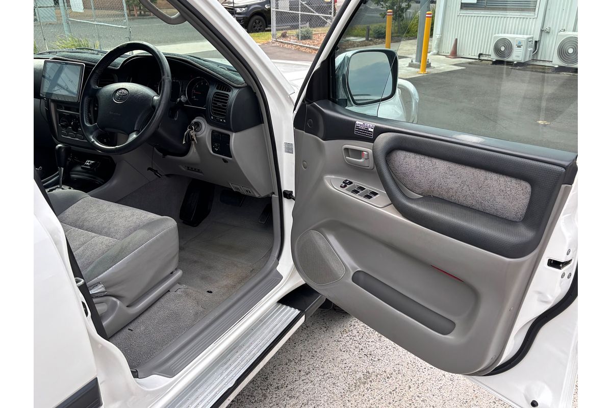2004 Toyota Landcruiser GXL UZJ100R