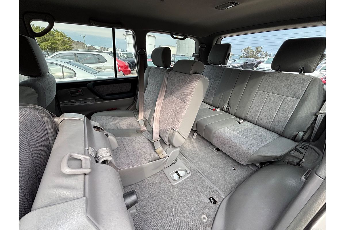 2004 Toyota Landcruiser GXL UZJ100R