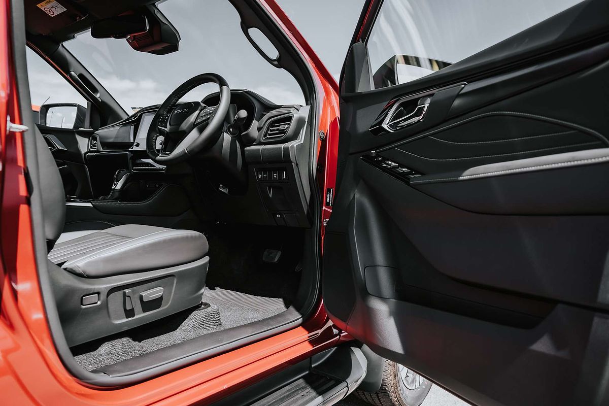 2025 Isuzu MU-X LS-T