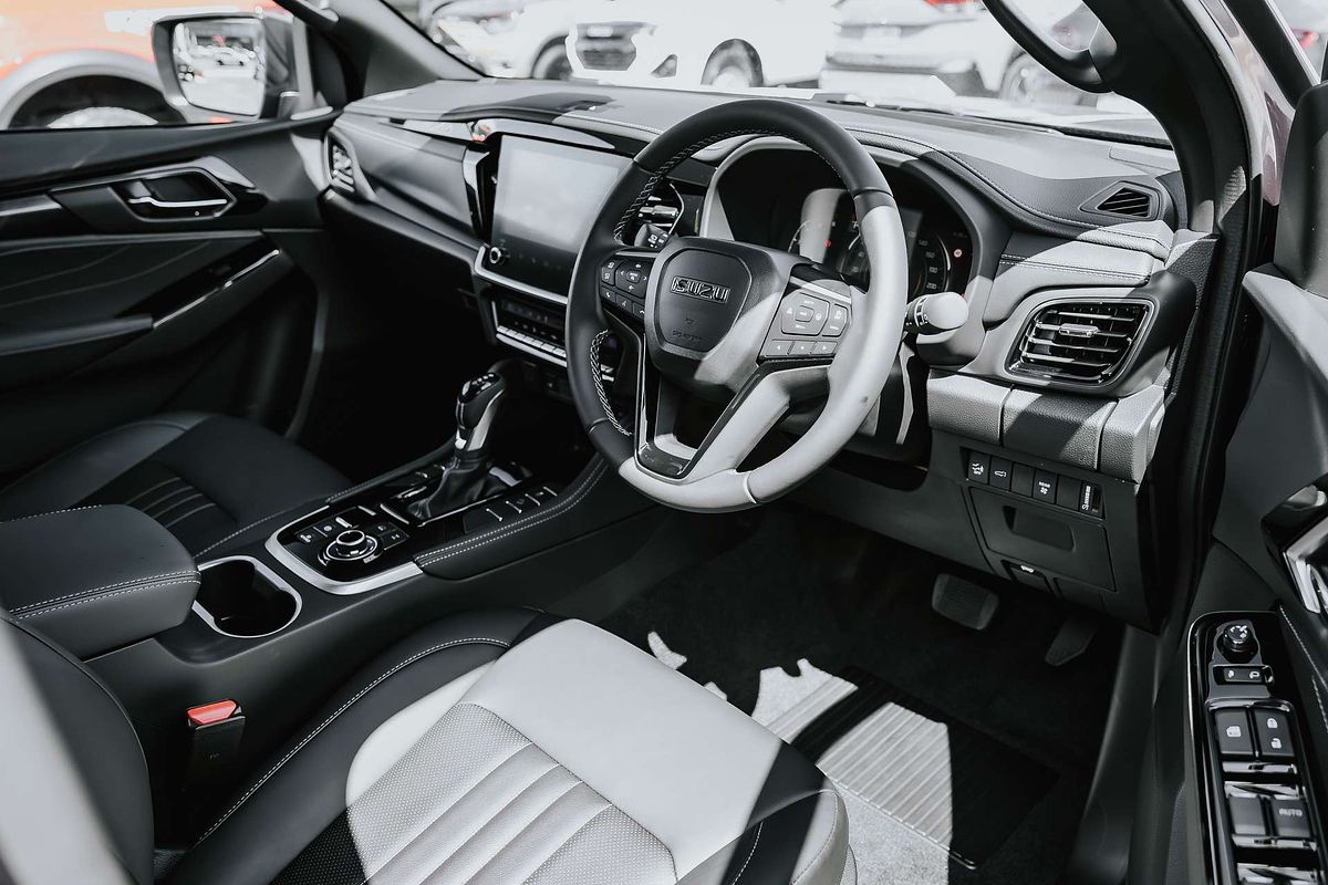 2025 Isuzu MU-X LS-T